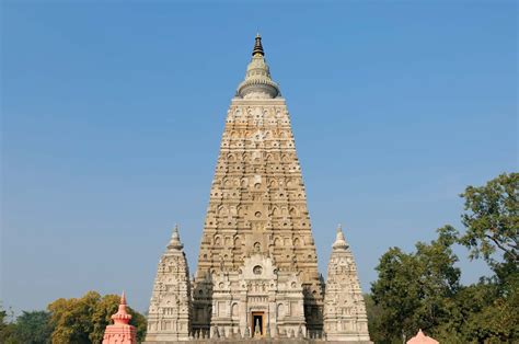 La Construction du Temple Shore deShore: Un Monument Gupta à la Gloire des Arts et au Renouveau Religieux.