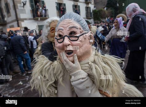 Le Grand Déluge de Paraty: Rites Ancestraux et Transformations Urbaines dans le Brésil Antique